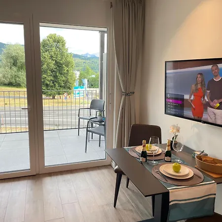 Stunning Woerthersee 15 アパート *